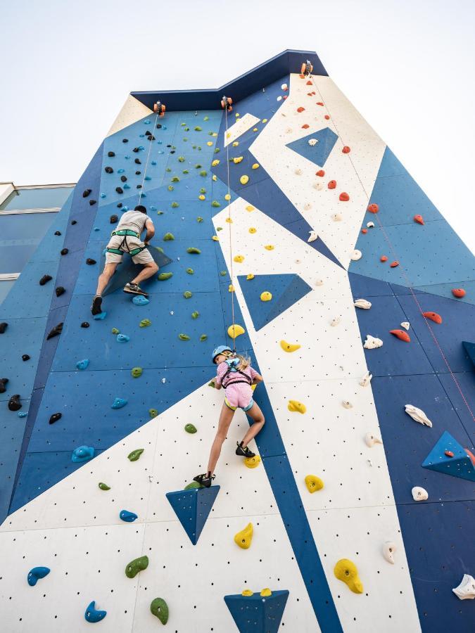 Falkensteiner Family Hotel Diadora Петркане Екстериор снимка Climbing wall