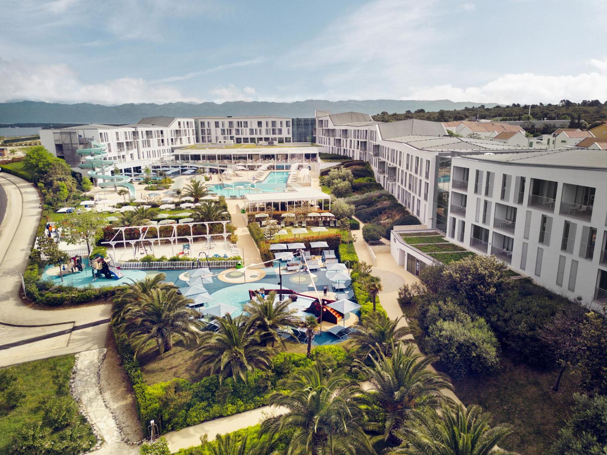 Falkensteiner Family Hotel Diadora Петркане Екстериор снимка The resort's main building