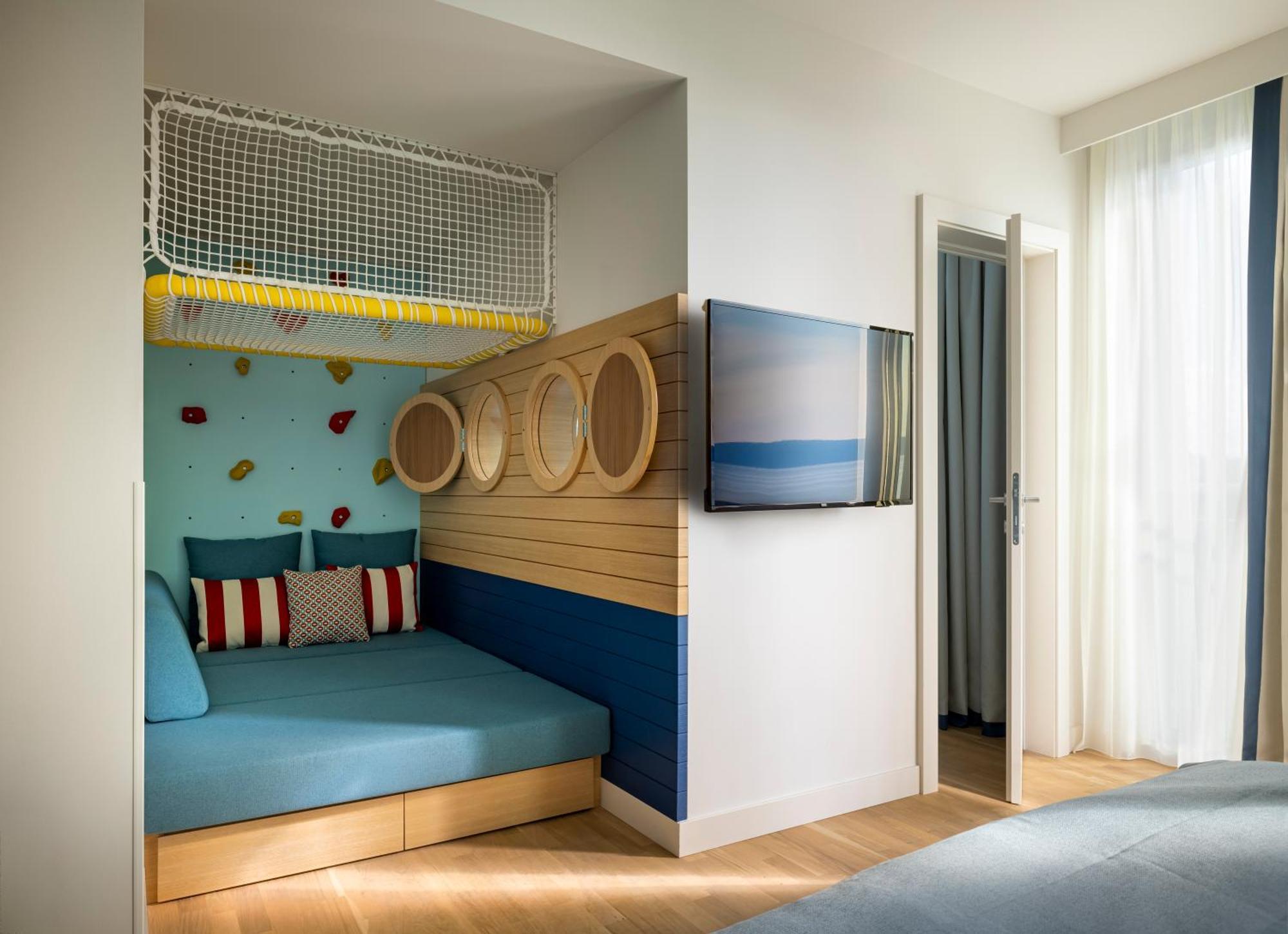 Falkensteiner Family Hotel Diadora Петркане Стая снимка Family room