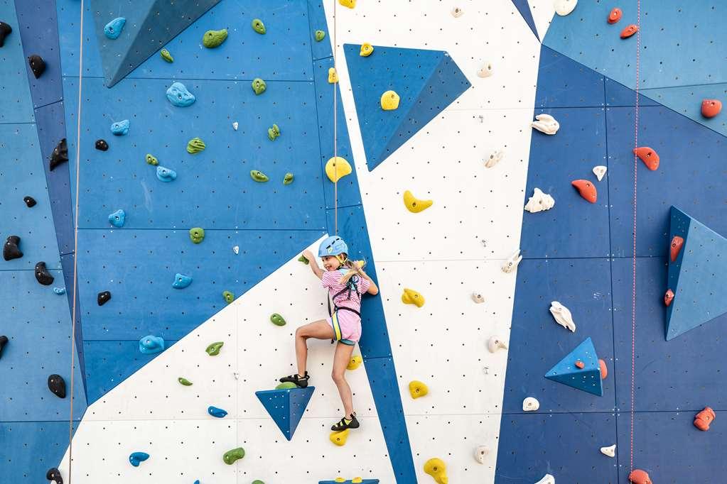Falkensteiner Family Hotel Diadora Петркане Съоръжения снимка Climbing wall